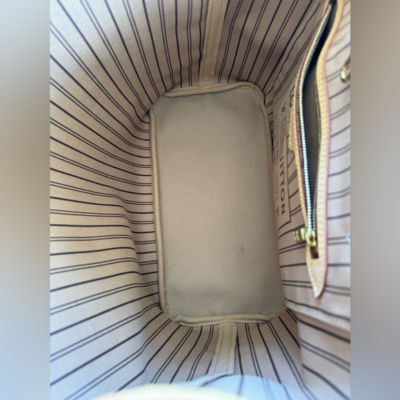 Louis Vuitton Neverfull Monogram Purse including Removable Pouch. - Picture 3 of 6